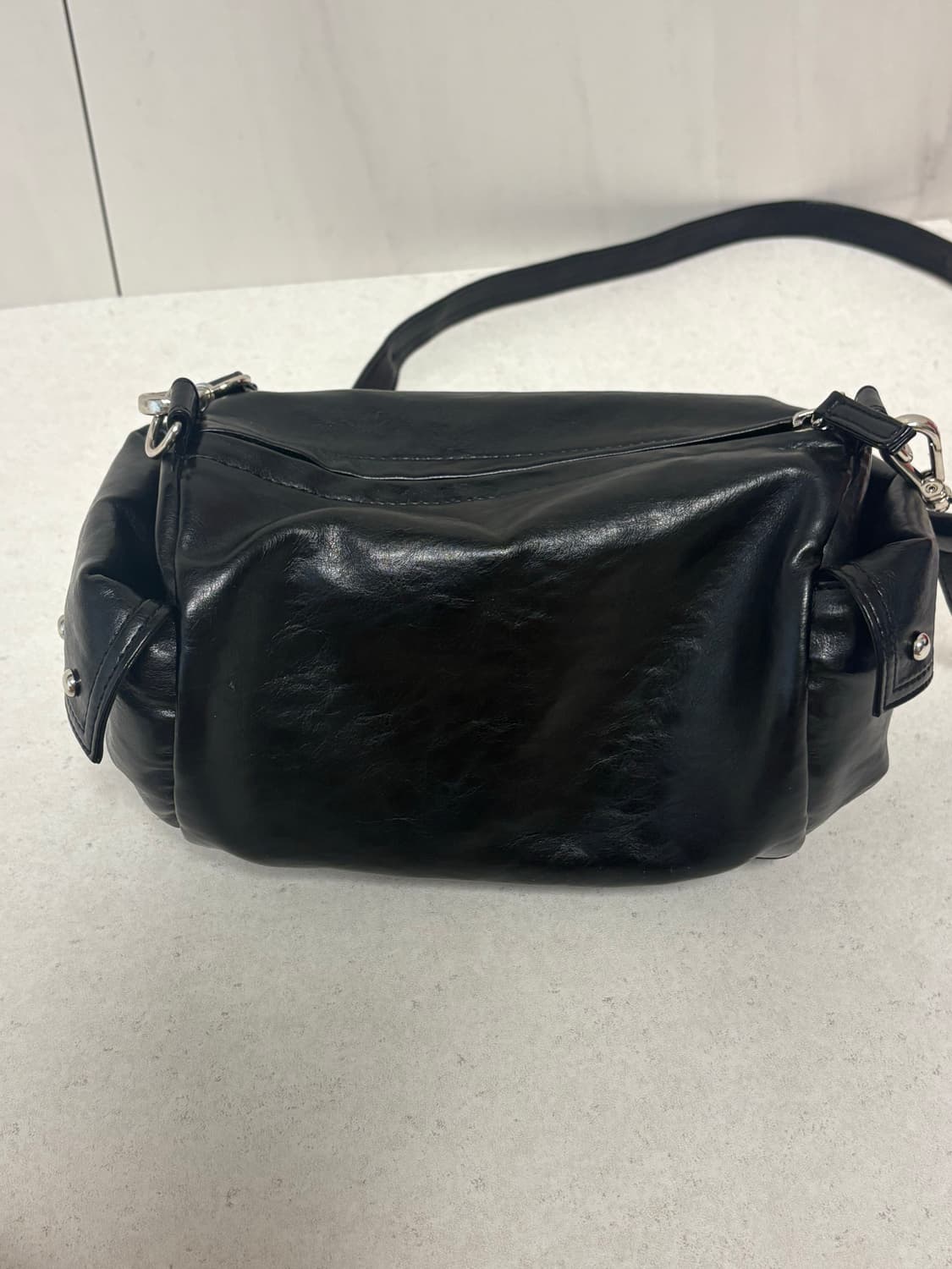 다이닛 STUD POCKET BAG IN BLACK 상품이미지3