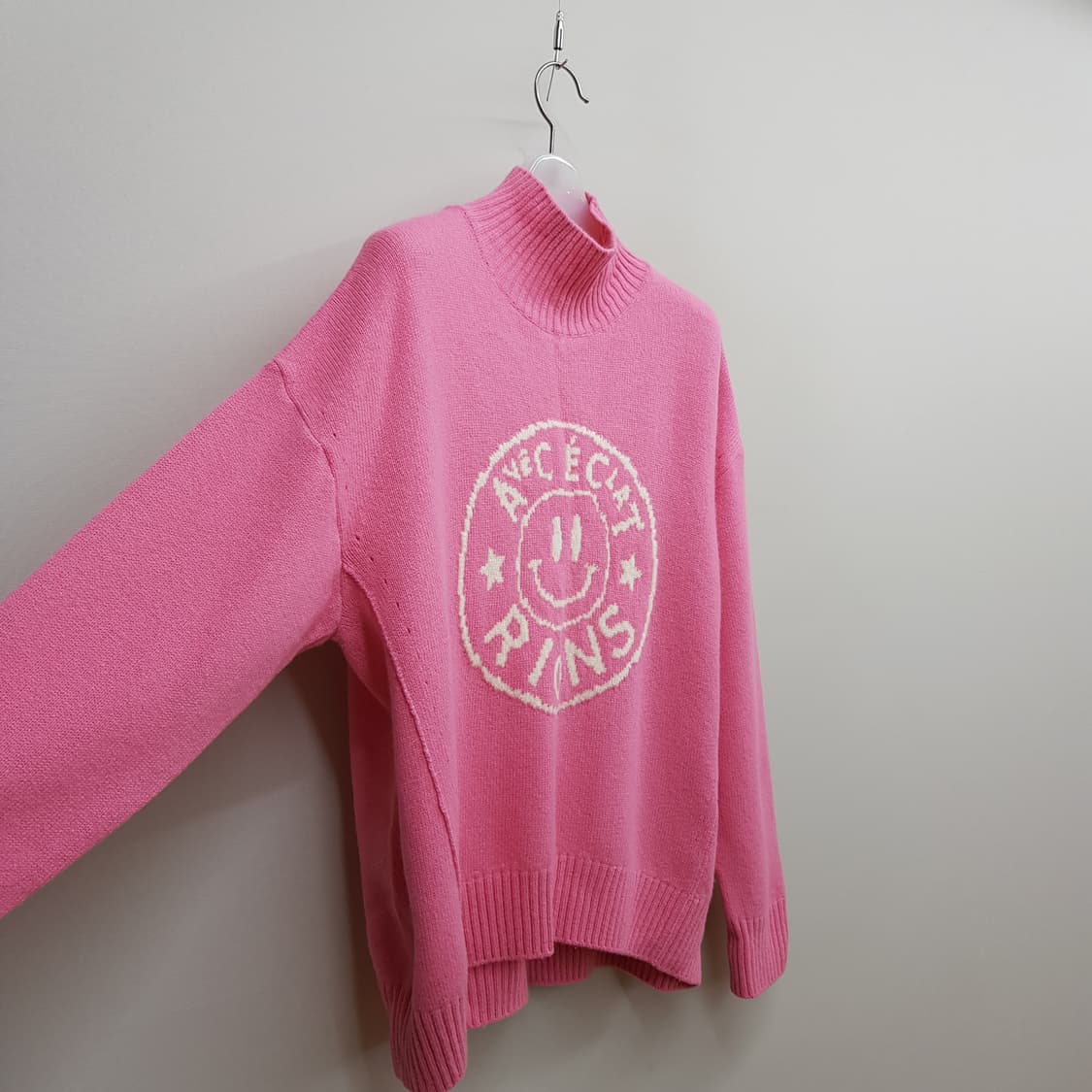 한섬 더스토어 2022 스마일 로고 터틀넥 니트 F사이즈 상품이미지3