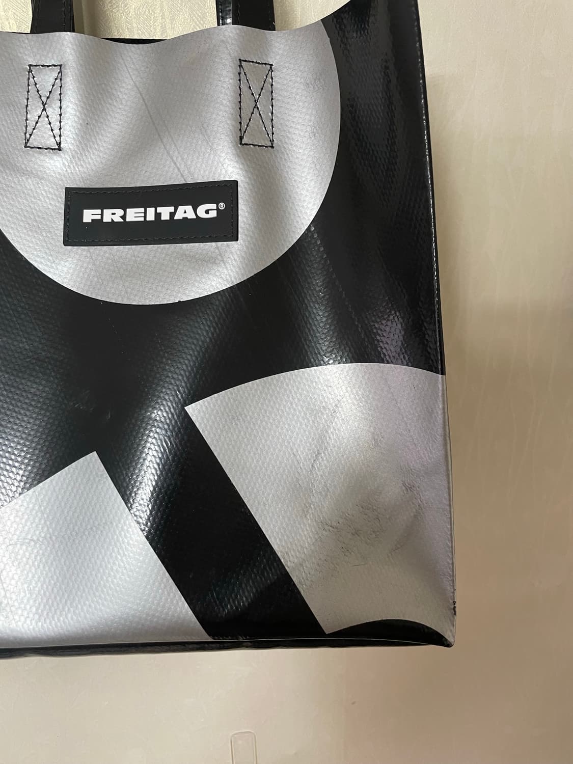 프라이탁 소니 블랙 실버 토트백 상품이미지3