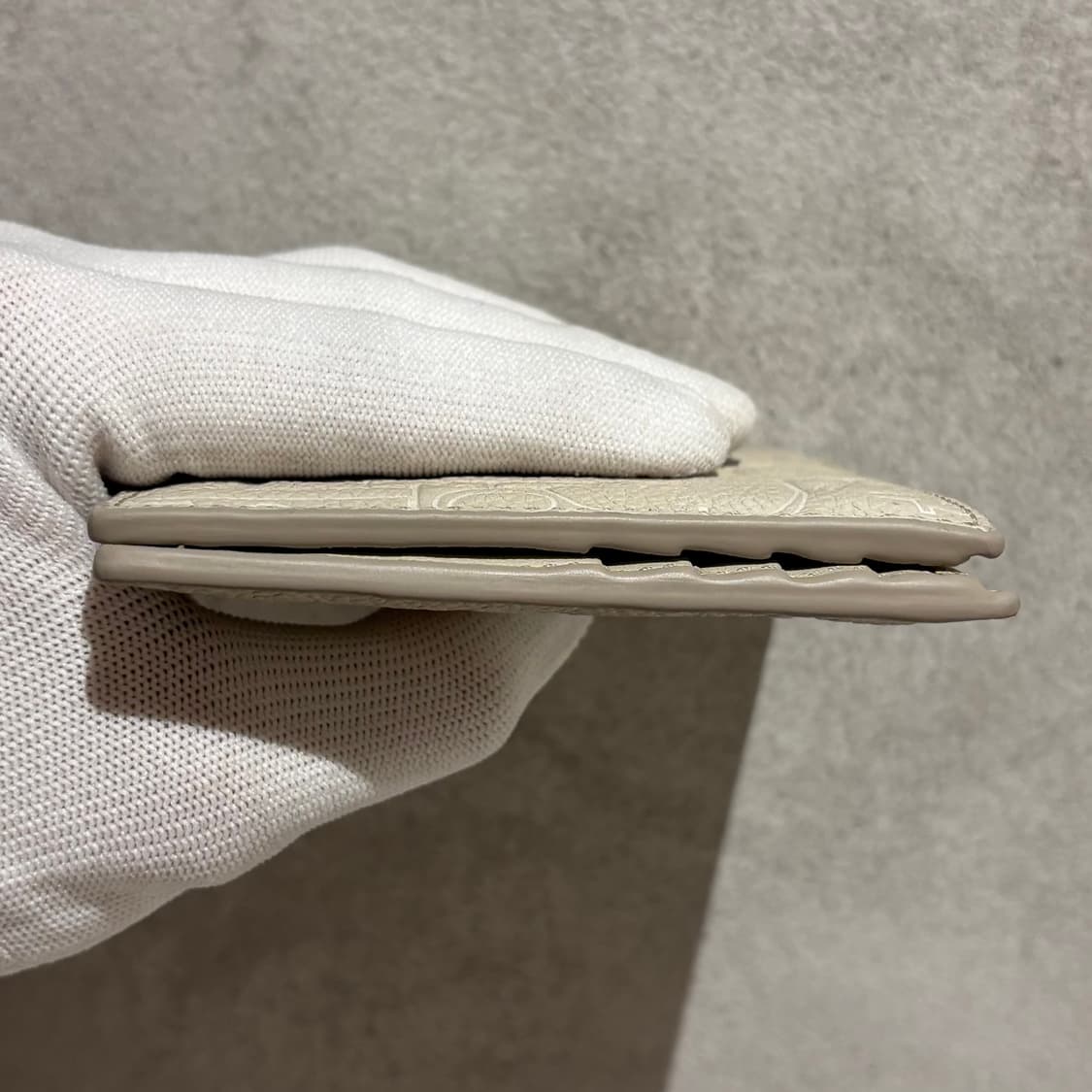 A+ OS사이즈 디올 그래비티 반지갑 화이트 상품이미지3