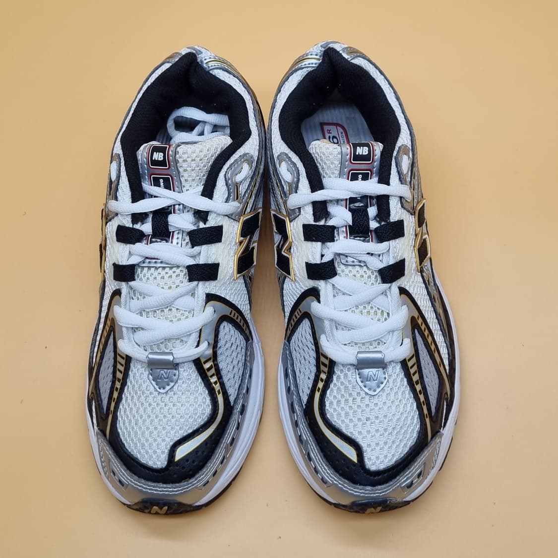 뉴발란스1906R 화이트골드 여성운동화235  상품이미지2