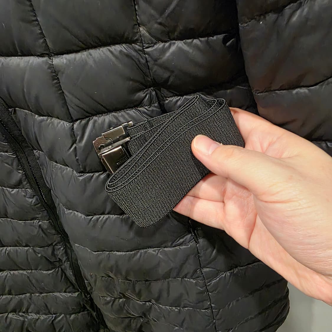 게스(GUESS) 경량 덕다운 롱패딩 상품이미지3