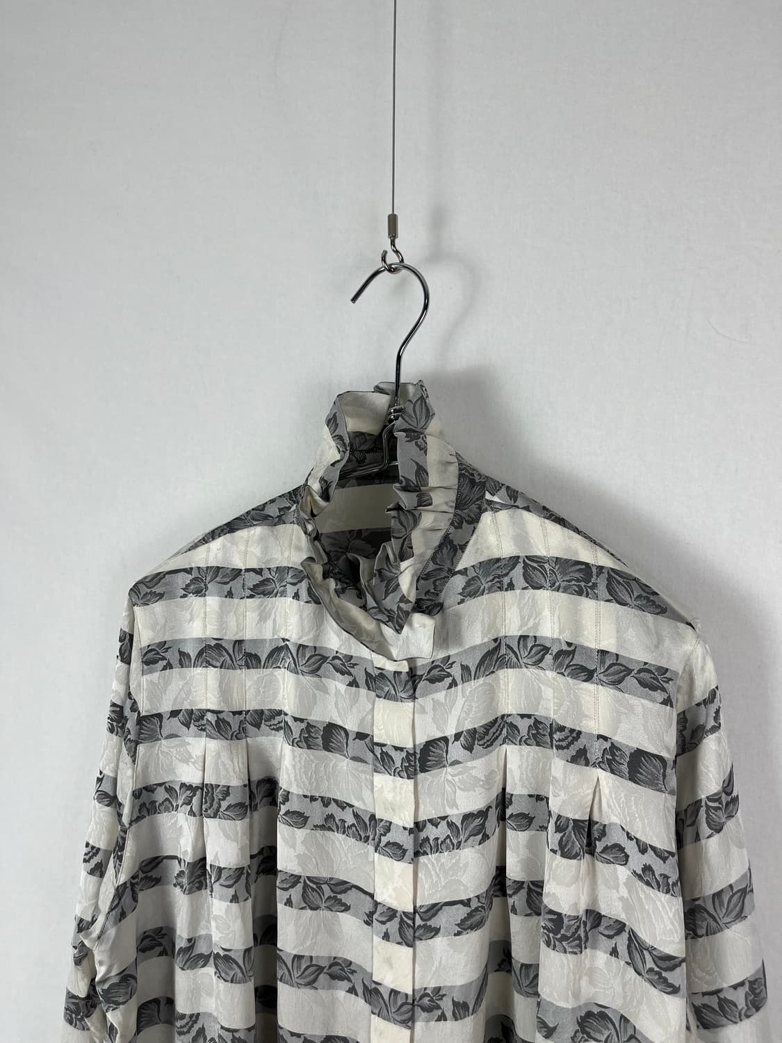 90s Christian Dior 플라워패턴 플리츠 카라 실크 셔츠 상품이미지4