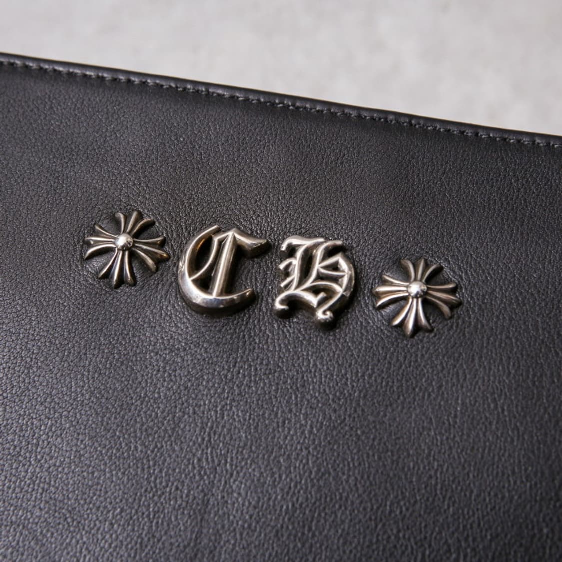 크롬하츠 블랙 레더 CH 클러치백 XL 사이즈 상품이미지4