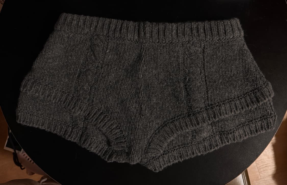 울리카 상투스 rope knit shorts charcoal 상품이미지3