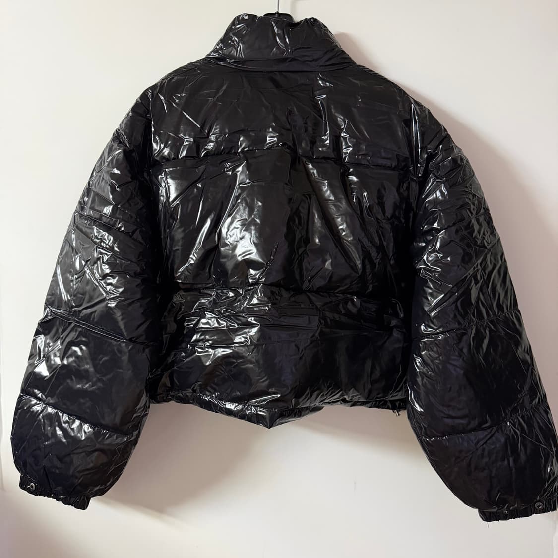 새상품 여자 유광 크롭 패딩 (블랙) 상품이미지3