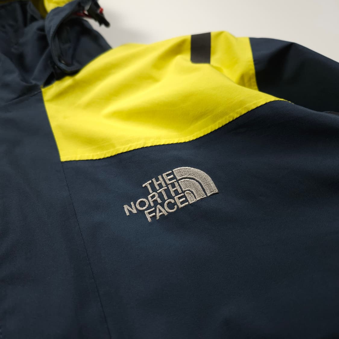 노스페이스 고어텍스 리플렉티브 배색 마운틴 자켓 (L)  상품이미지4