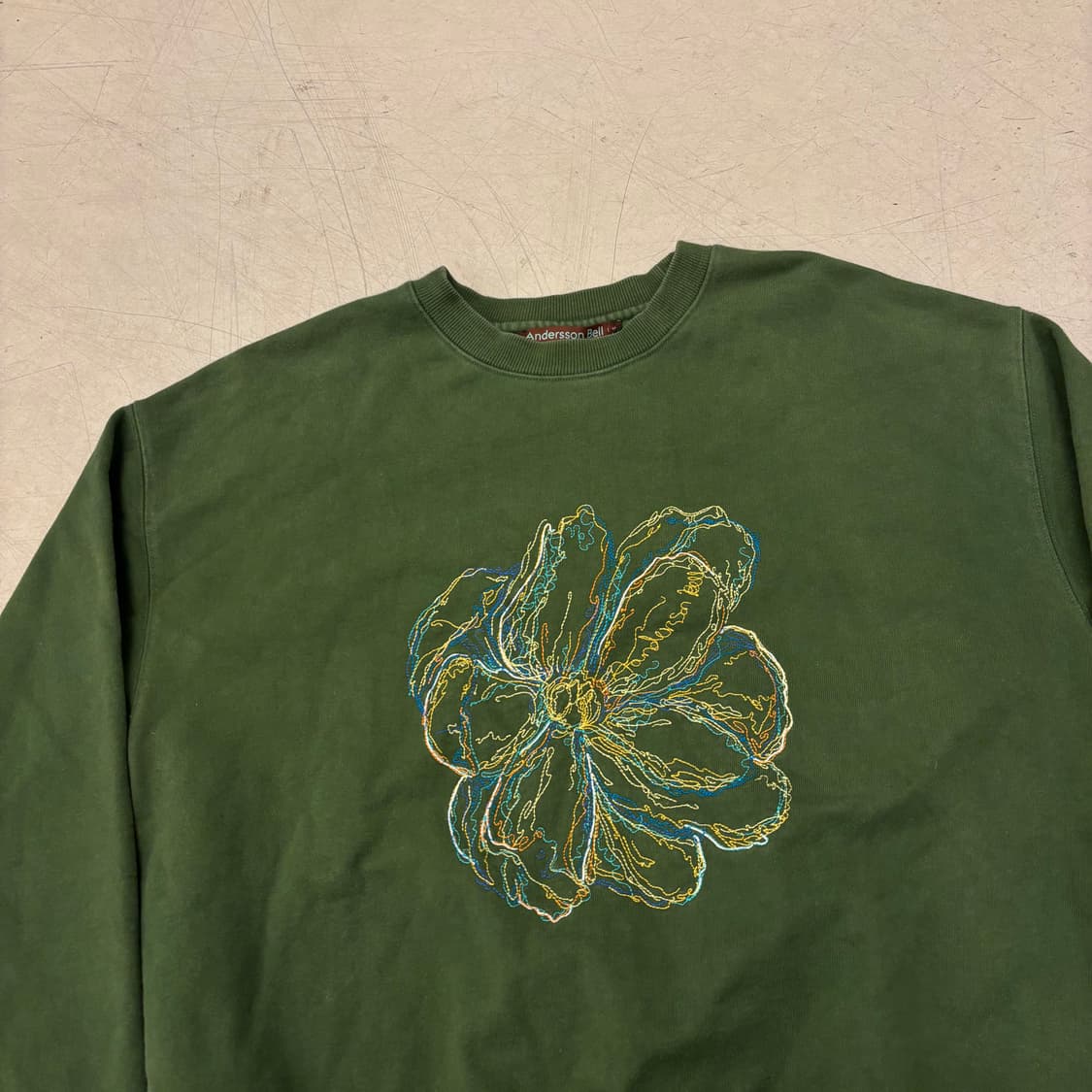 앤더슨 벨 플라워 그린 빅로고 맨투맨 상품이미지2