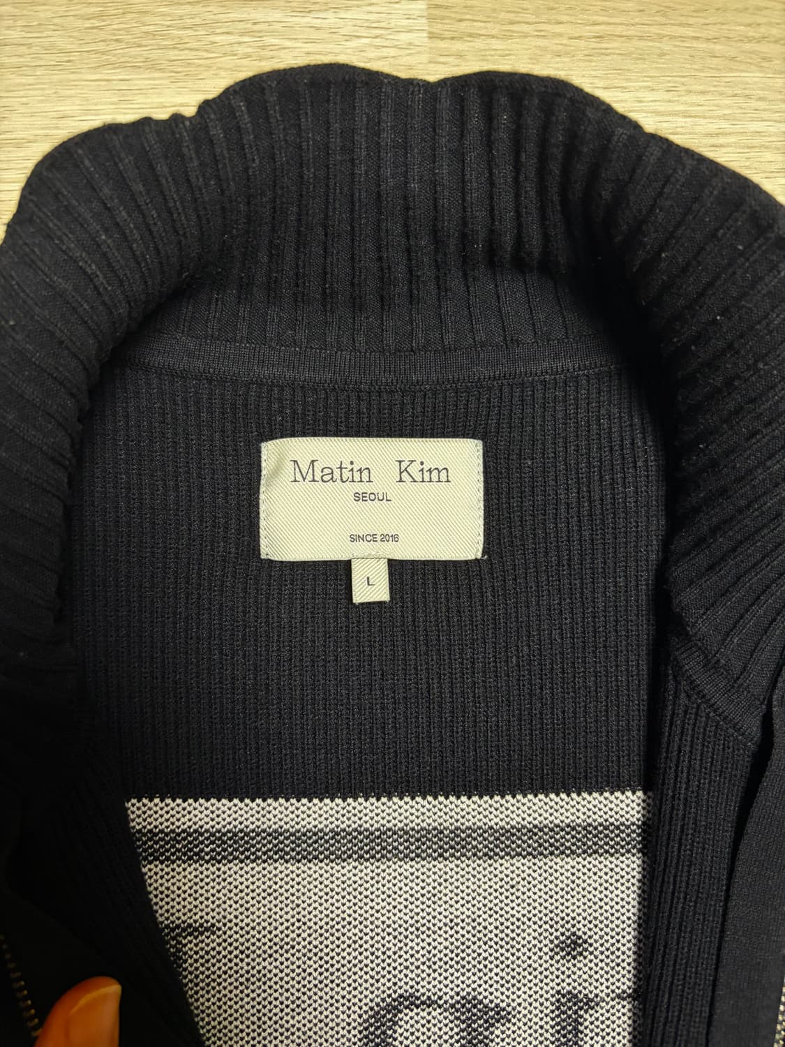 마뗑킴 스펠 포인트 스트라이프 가디건 블랙 상품이미지5