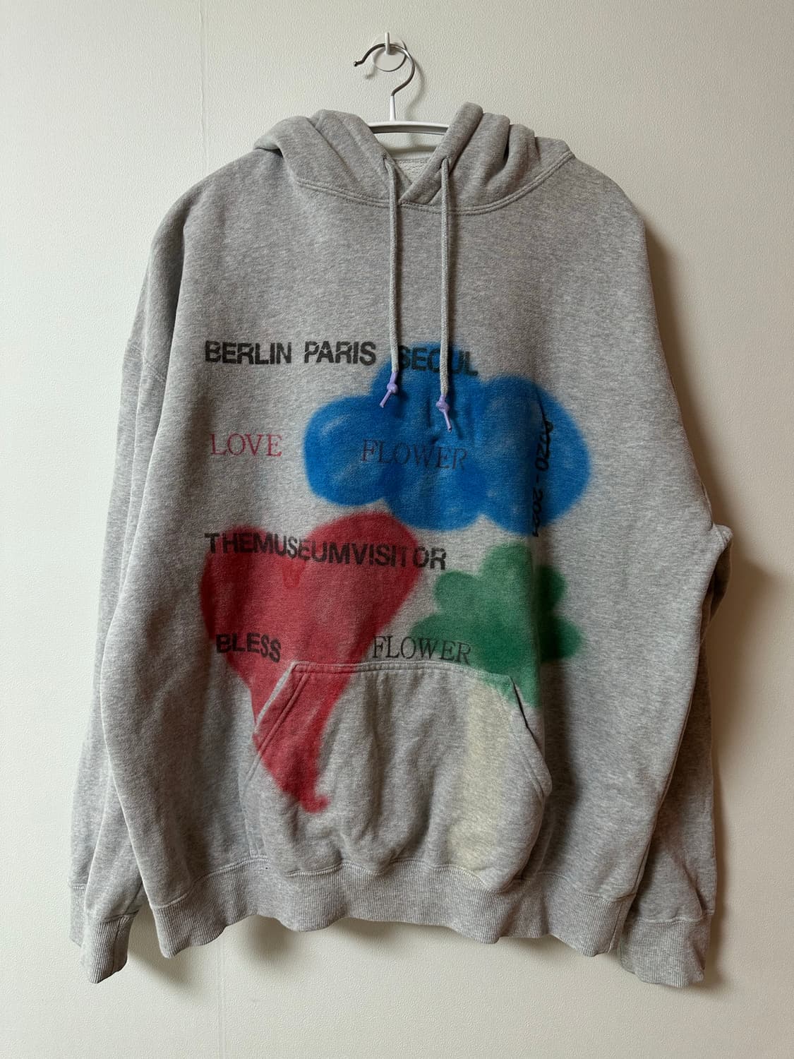 [L] 더뮤지엄비지터 스프레이드 후드 (초판) 상품이미지1