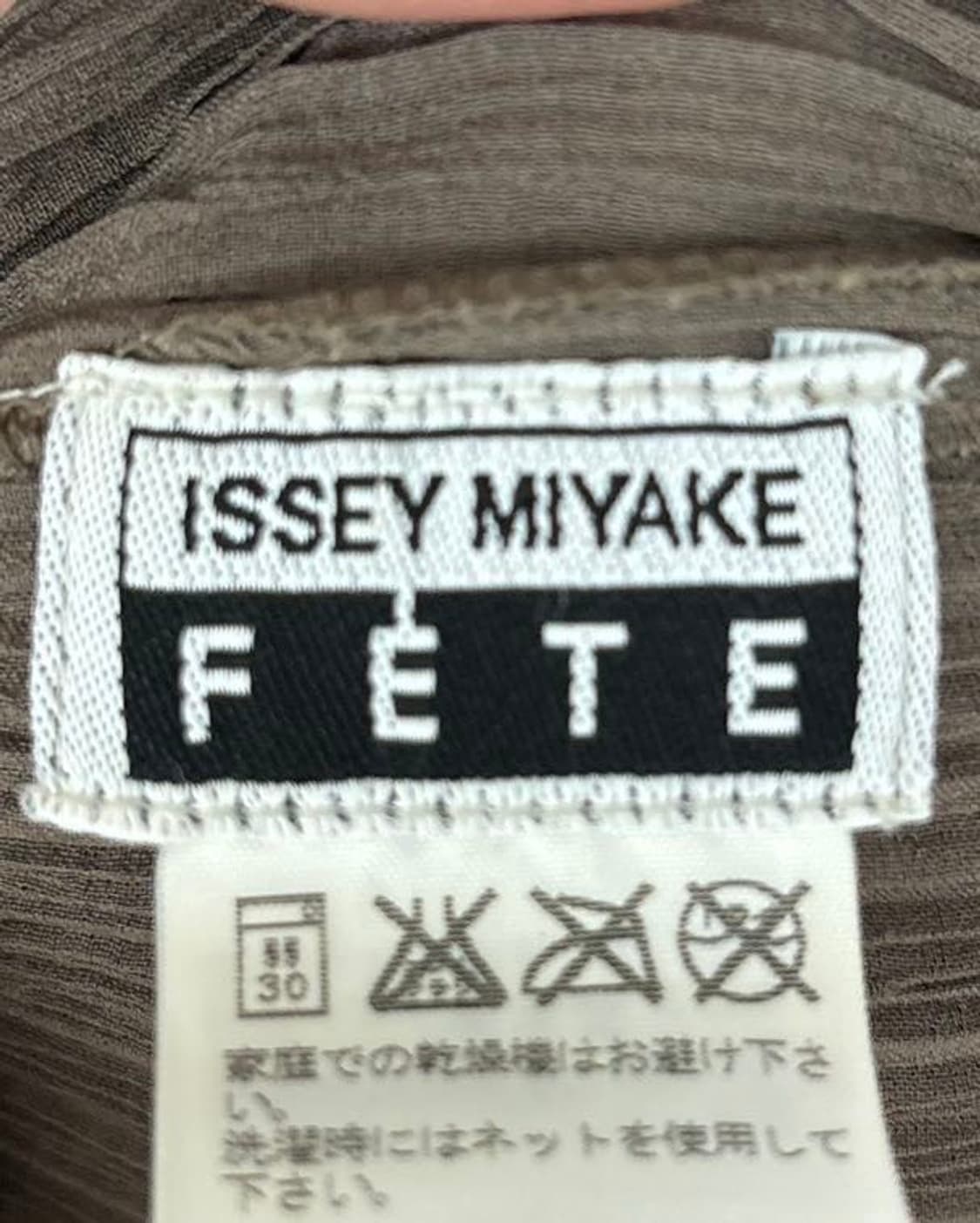 이세이 미야케 브라운 하이넥 플리츠 롱 슬리브 상품이미지7