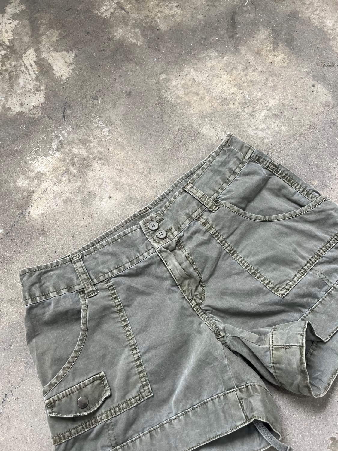 Uniqlo 카키 밀리터리 스트링 숏팬츠 상품이미지2