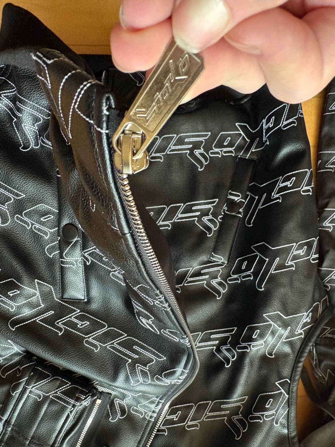 born from pain sicko 레더 후디드 베스트 상품이미지5