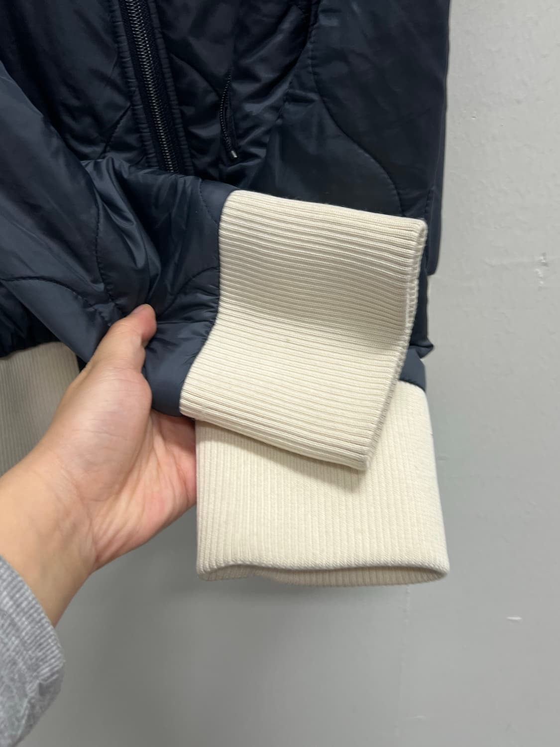 아디다스 우먼스 크롭 퀄팅 자켓 상품이미지5