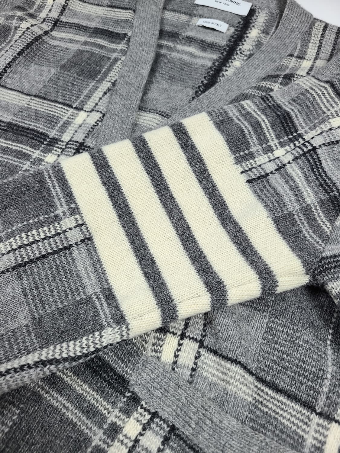 톰브라운 4바 타탄체크 울가디건 상품이미지3
