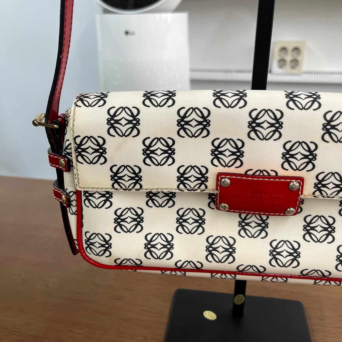 로에베 아나그램 숄더백 상품이미지3