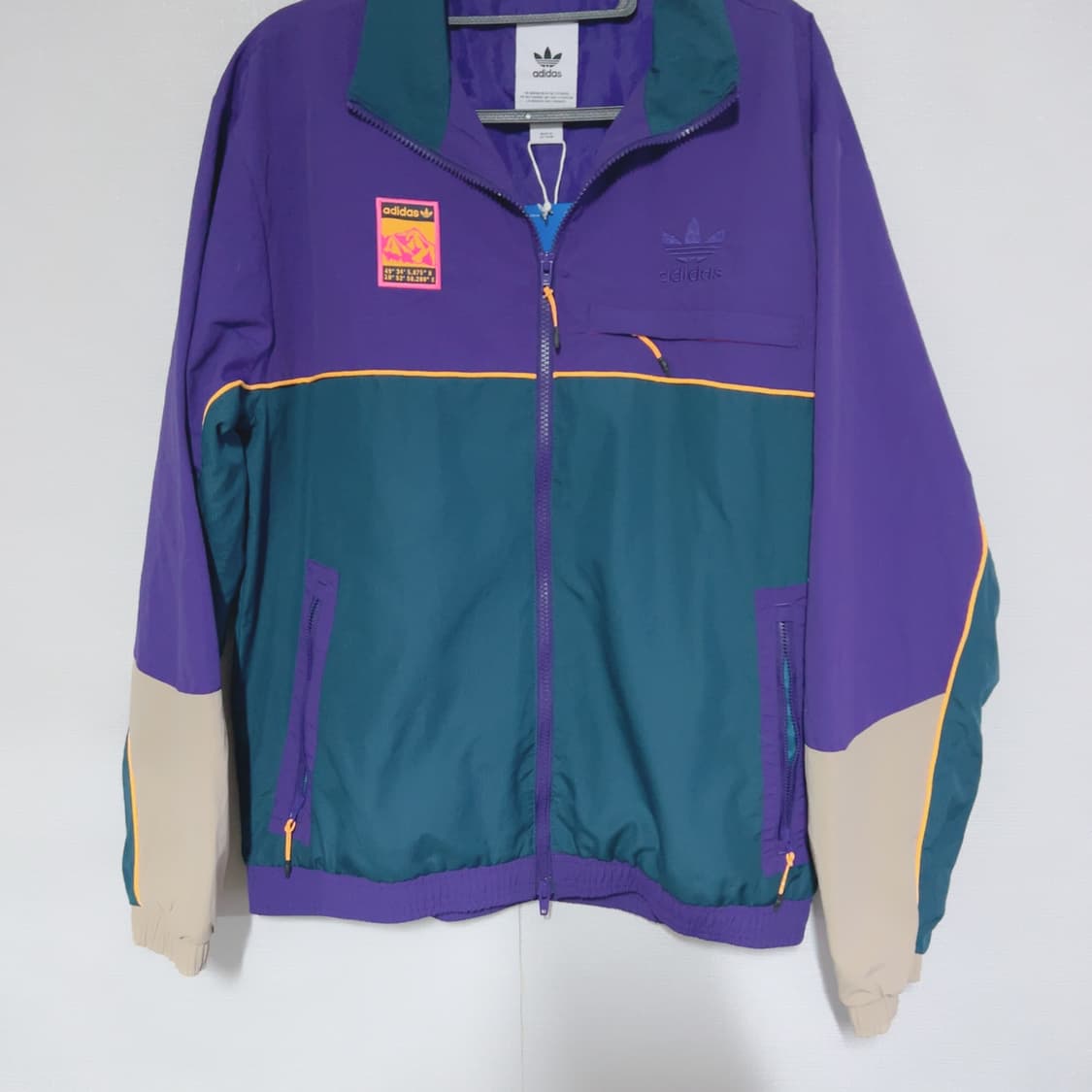 아디다스 배색 새상품 봄 공용 바람막이 상품이미지3