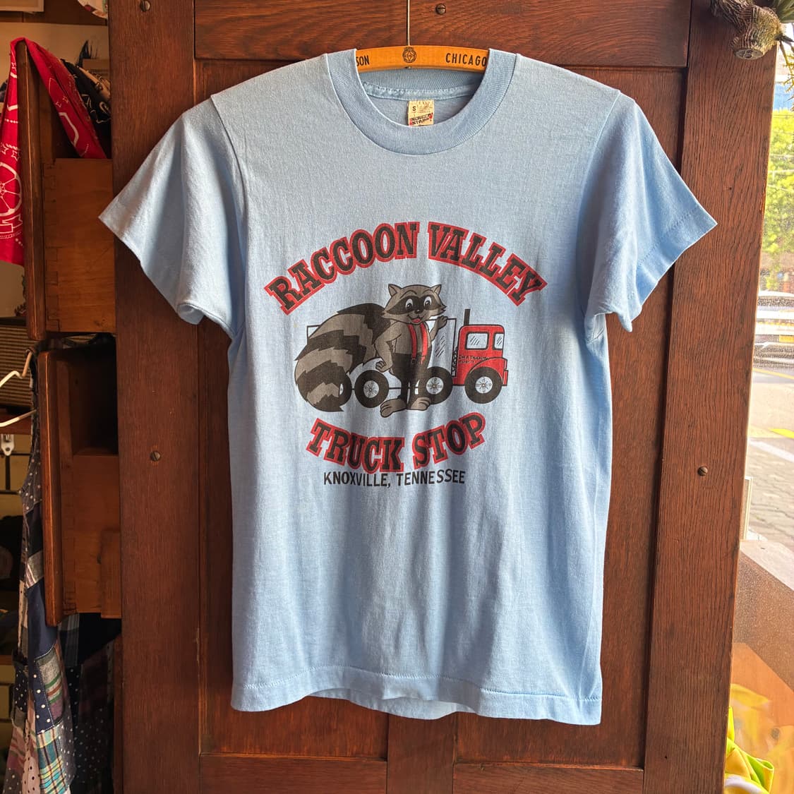 80’s Raccoon Valley Graphic Tee 상품이미지2
