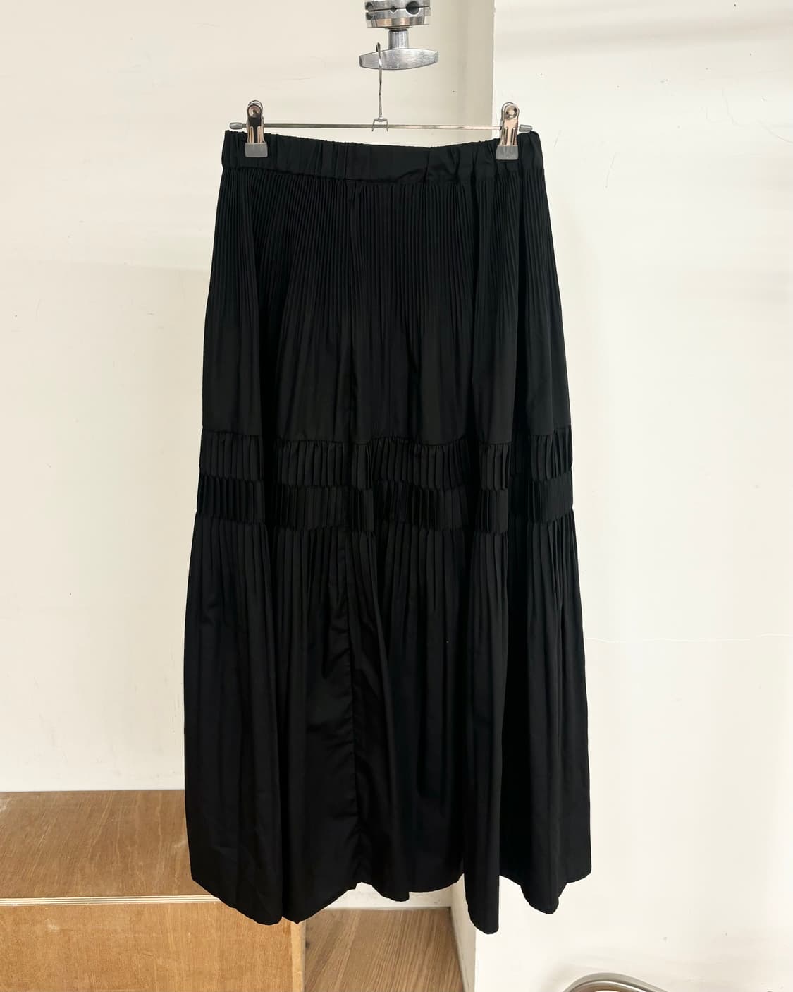레나 에스파스 메르베이유 블랙 플리츠 롱 스커트 상품이미지1