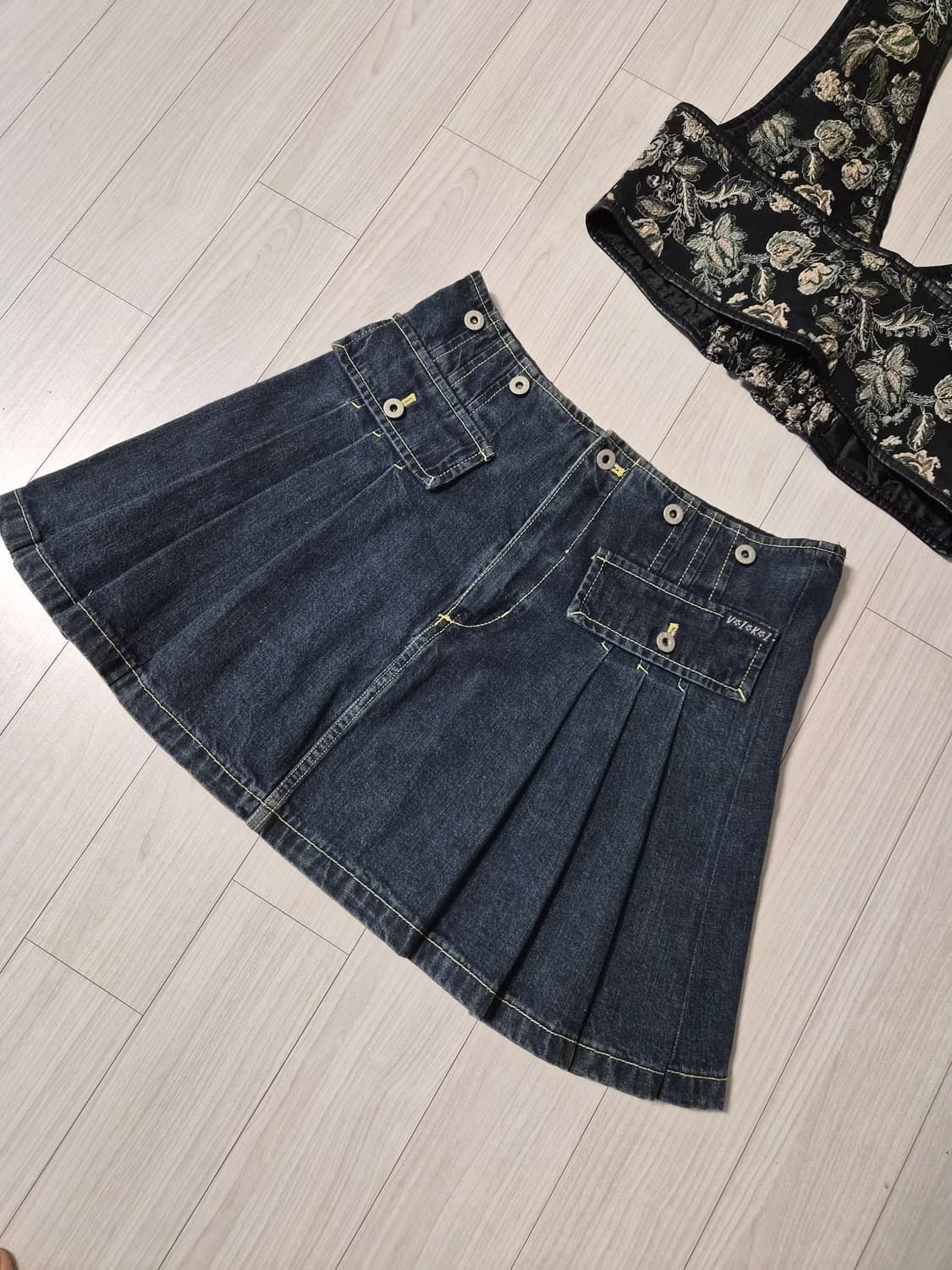 [빈티지/Y2K] VIKI 플리츠 데님 미니 스커트 판매합니다 상품이미지2