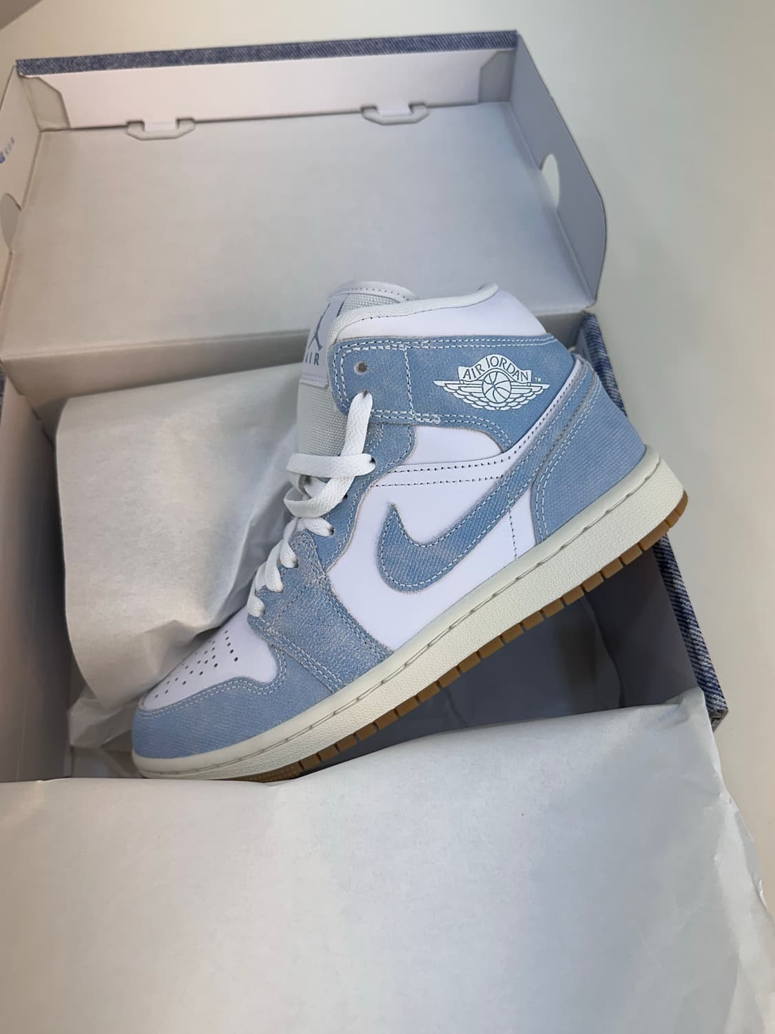 (W) 조던 1 미드 SE 화이트 세일  상품이미지1