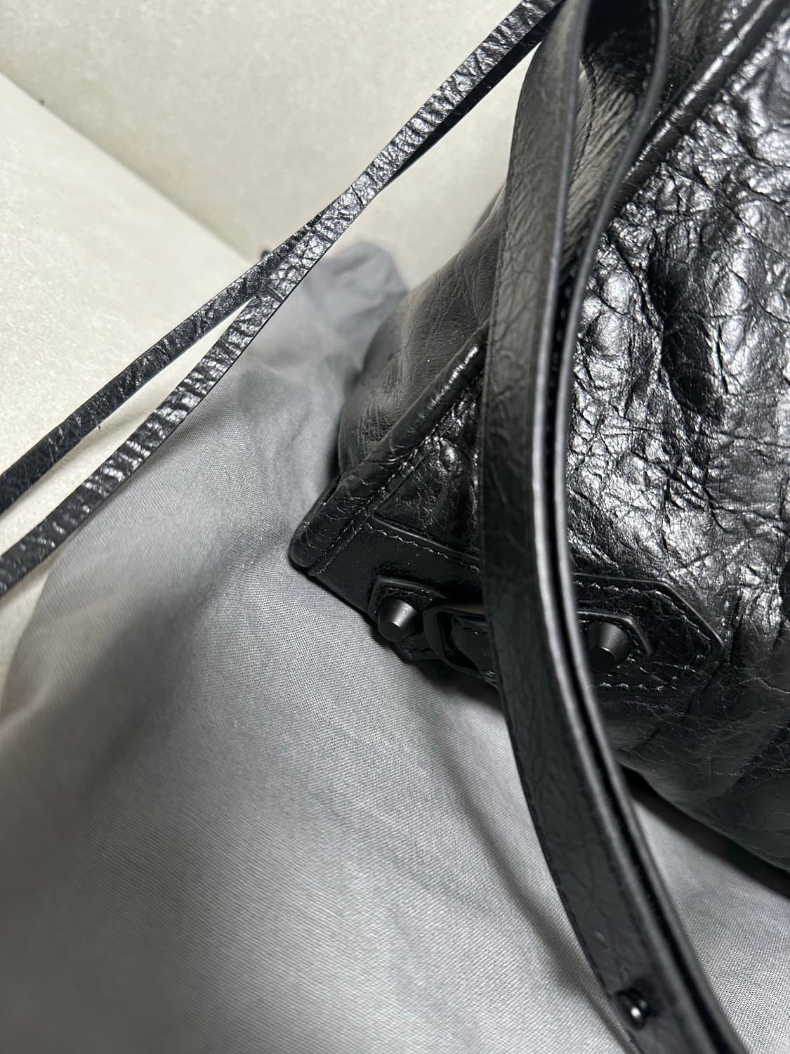 [S급 정품] 발렌시아가 르 시티 모터백 라지 블랙 상품이미지3