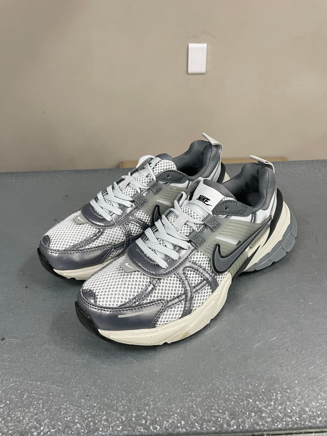 나이키 V2K 런 퓨어 울프 그레이 240 상품이미지2