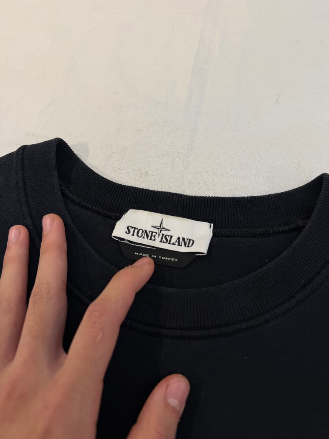 스톤아일랜드 21FW 와펜 맨투맨 블랙 상품이미지4