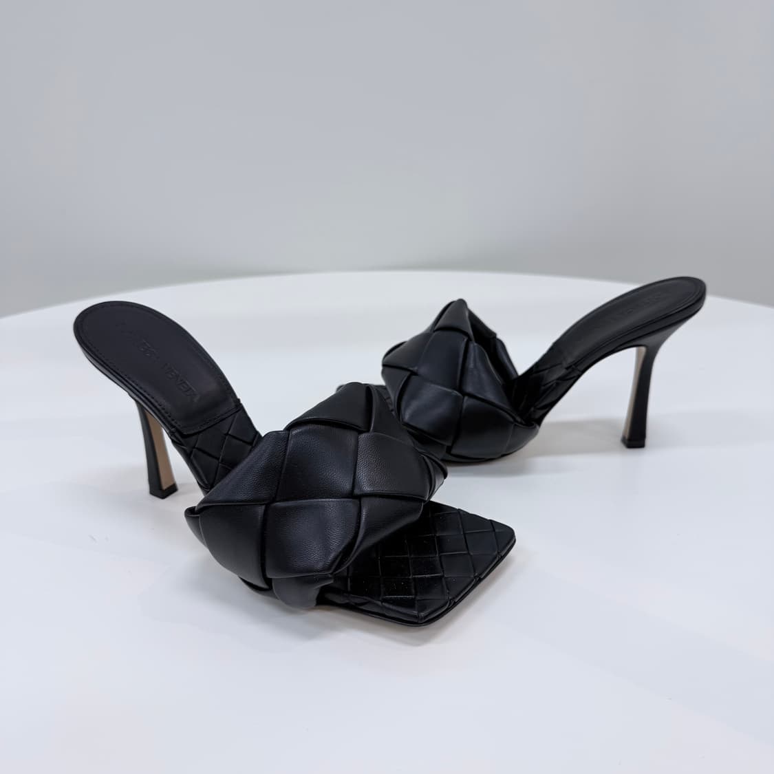 [S급/240] 보테가 베네타 인트레치아토 리도 슬리퍼 샌들힐 블랙 상품이미지3