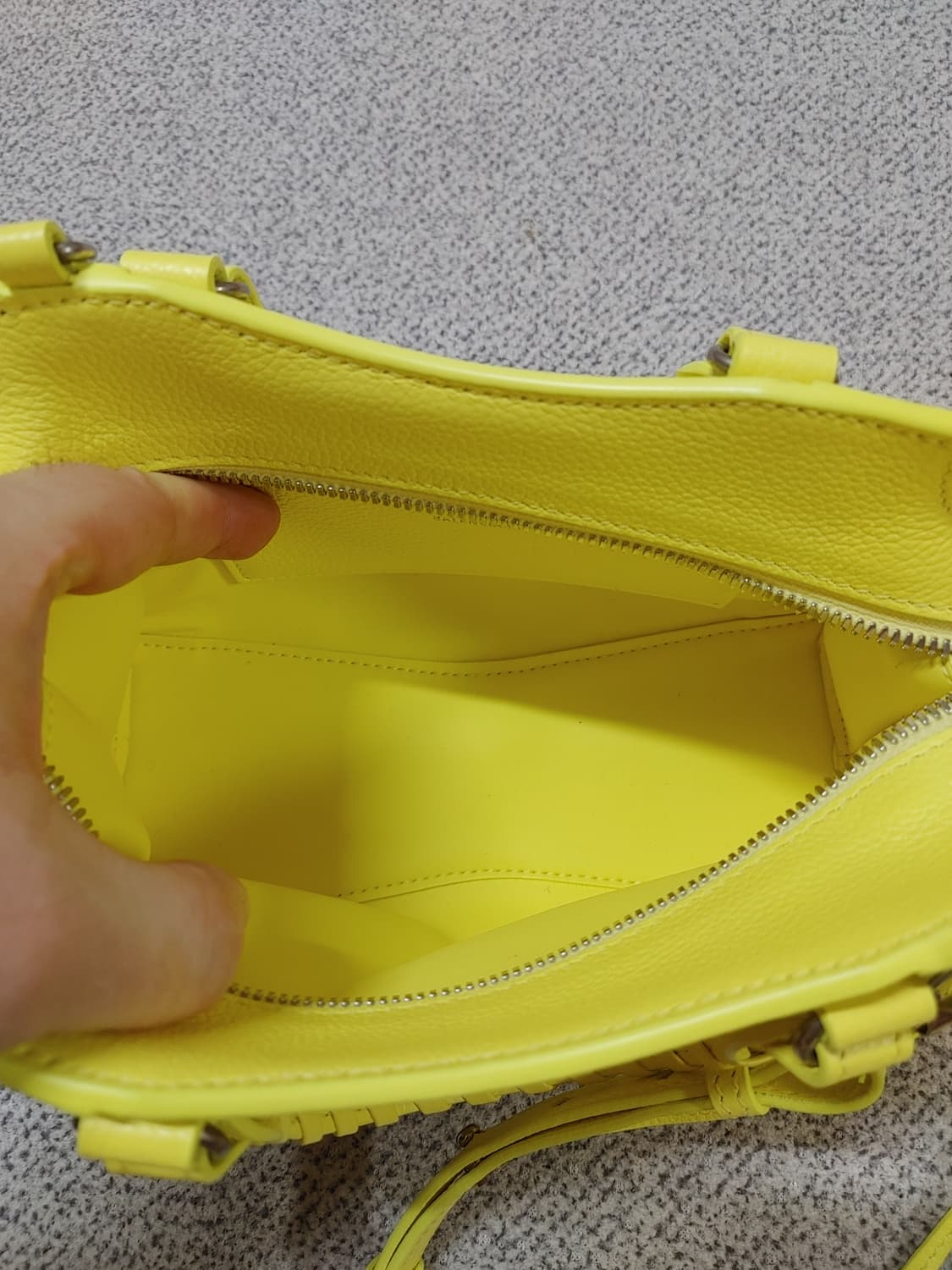 미사용 정품 발렌시아가 네오 클래식 미니 시티 모터백 크로스백 토트백 상품이미지7