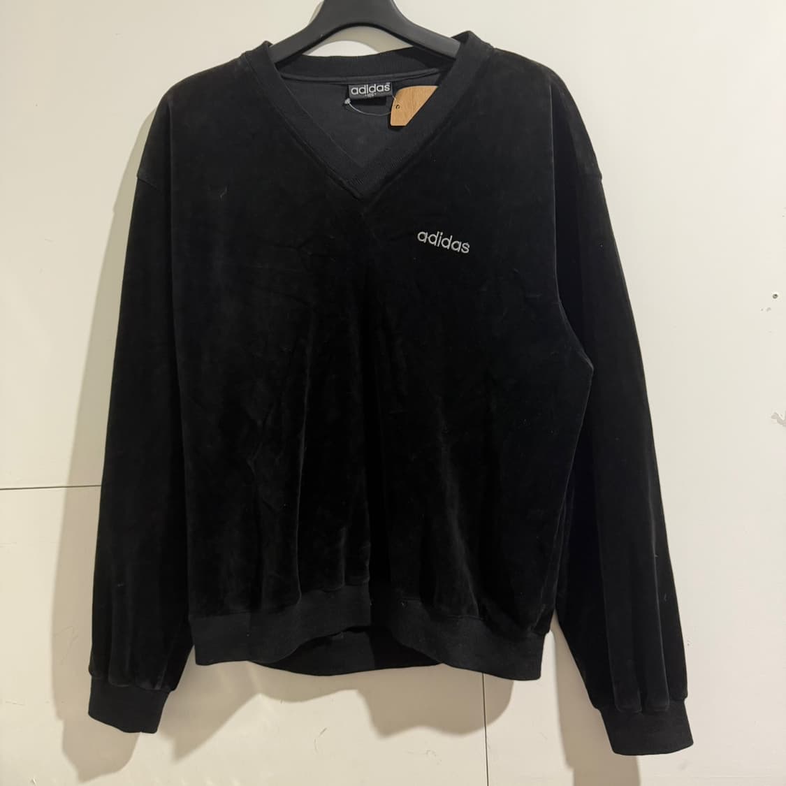 아디다스 벨벳 브이넥 맨투맨 상품이미지1