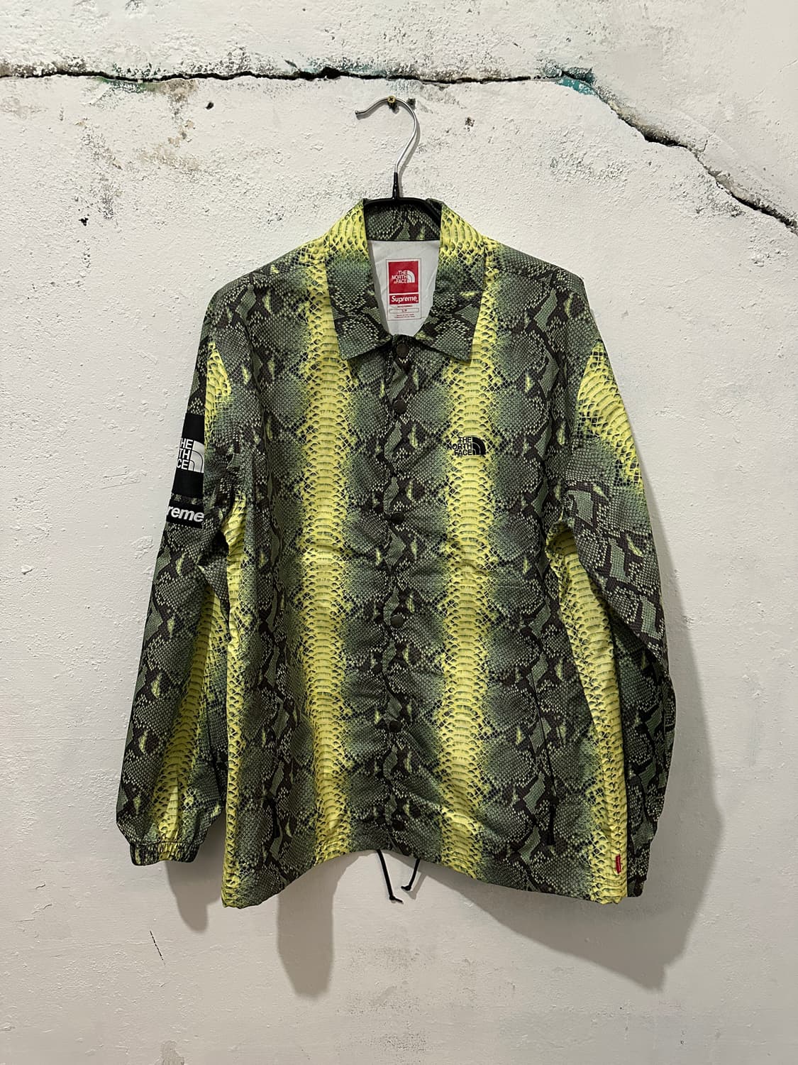 슈프림 X 노스페이스 스네이크 코치자켓 18SS 상품이미지1