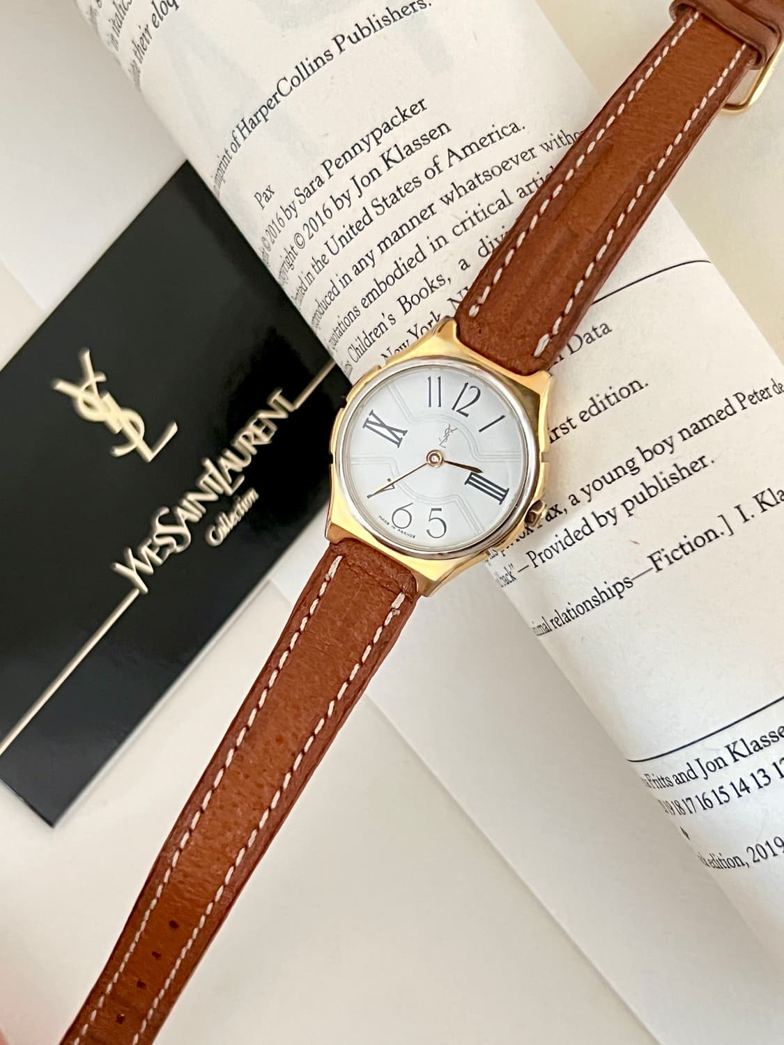 Saint Laurent  옐로우 골드 라운드 생로랑 시계  상품이미지3