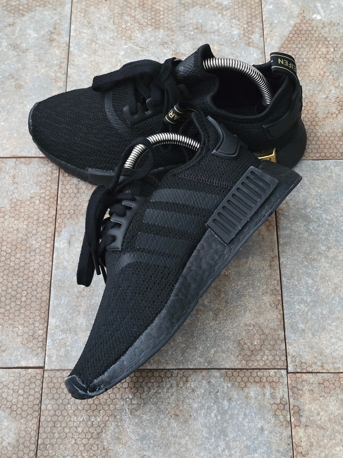 (225)아디다스 nmd r1 블랙 골드 상품이미지5