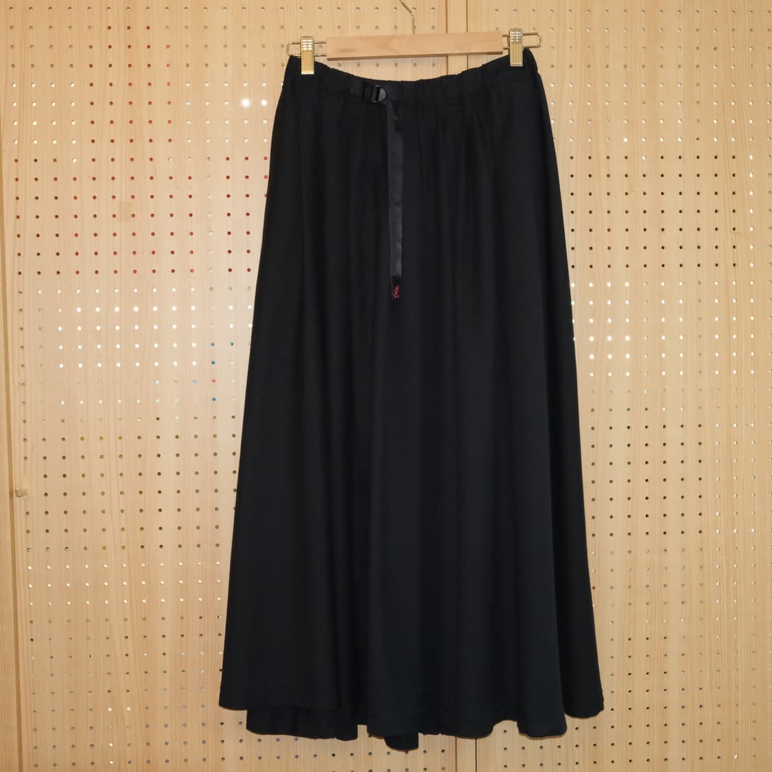 그라미치 빔즈보이 폴리 레이온 네이비 롱 스커트 상품이미지1