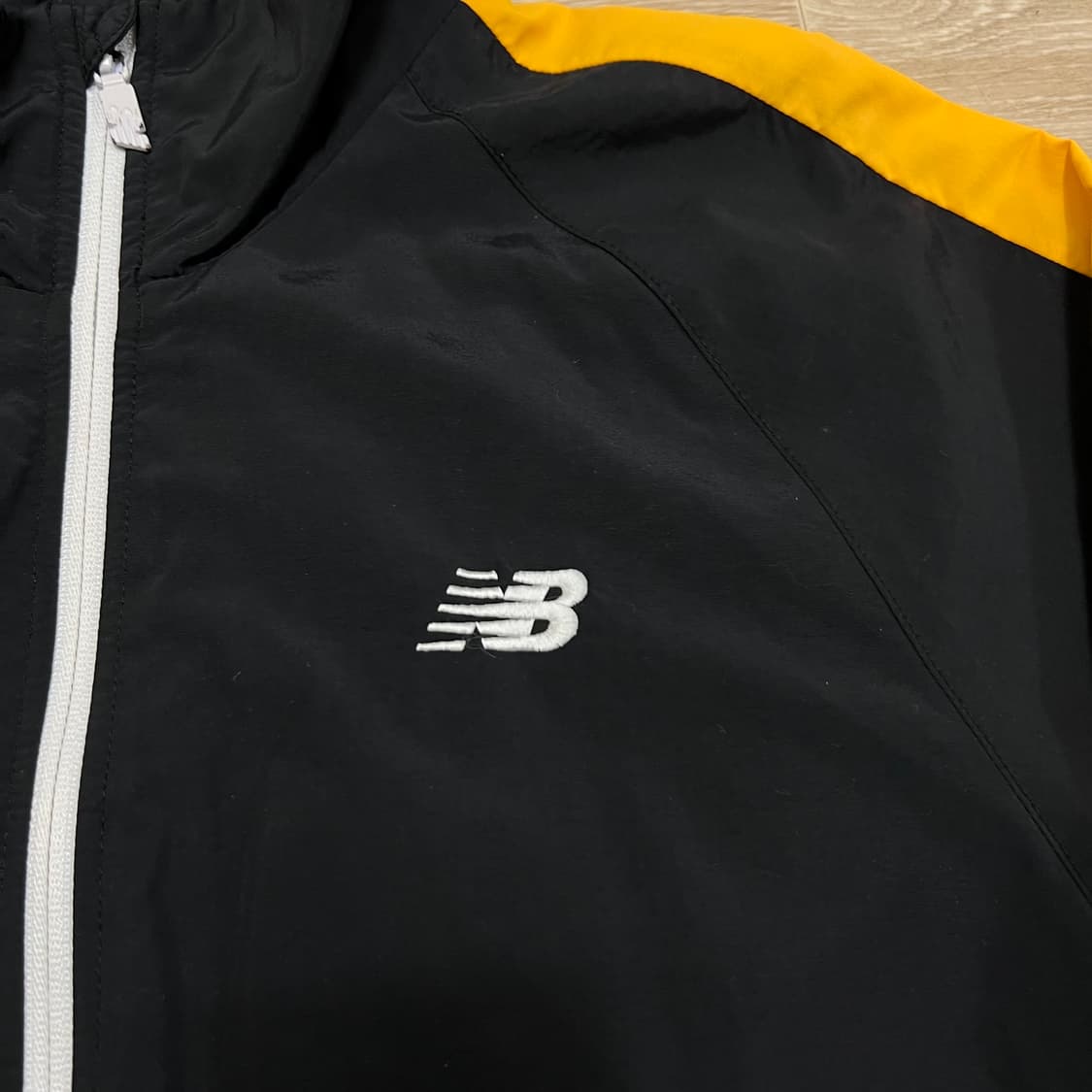 뉴발란스 배색 사이드라인 바람막이 자켓 [블랙/옐로우] M/95  상품이미지4