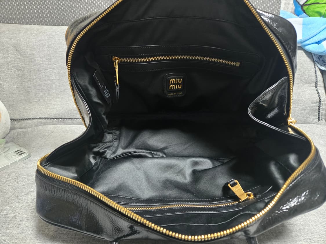 미우미우 나플락 페이턴트 보 백 가방 팝니다 상품이미지8