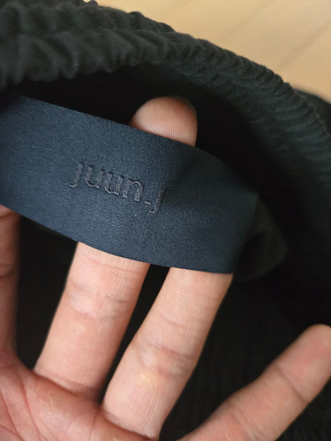 준지 23FW 나일론 퍼커링 팬츠 48 블랙 상품이미지4