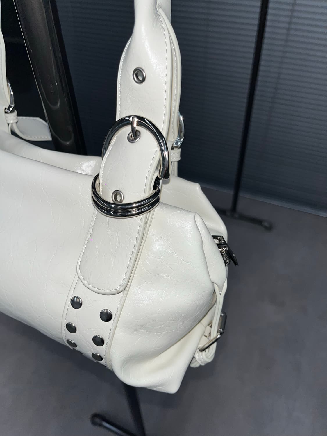 Vintage White Leather Shoulder bag 상품이미지4