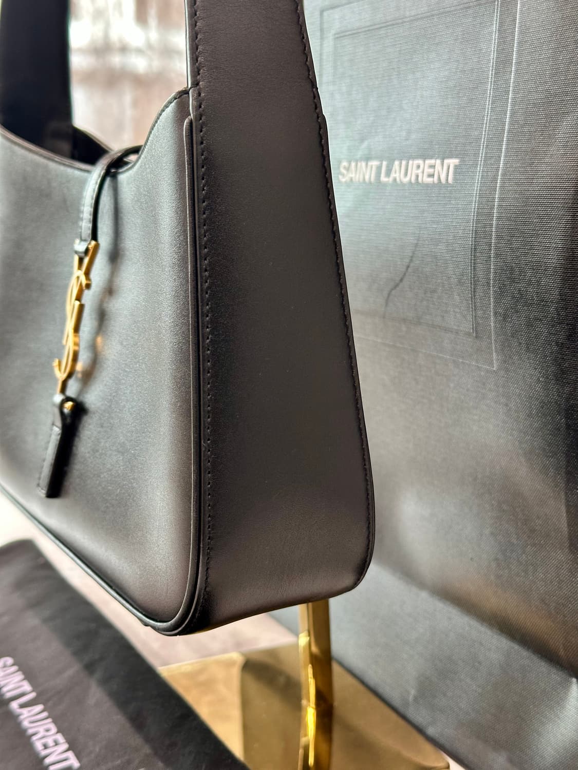 [정품] 생로랑 le 5 a 7 호보백 미디움 블랙 상품이미지3