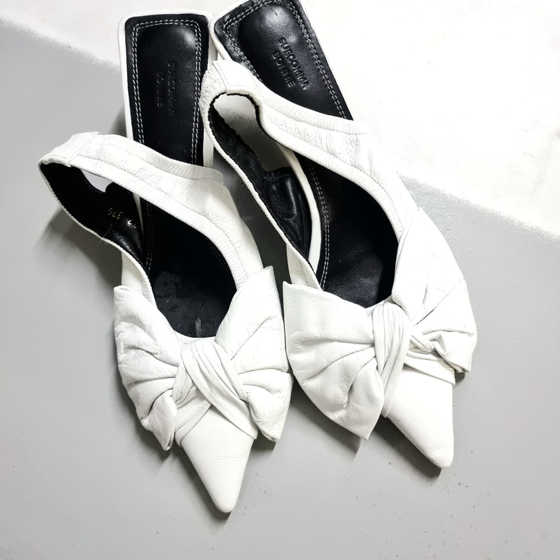 슈콤마보니 레더 리본 샌들 키튼힐 슈즈 (240/표기370) 상태최상 상품이미지1