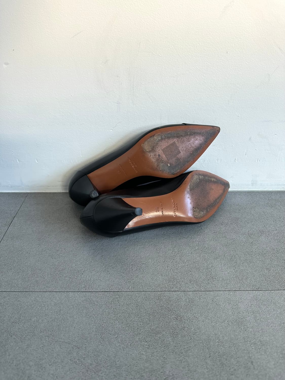 지방시 블랙 레더 나이프 힐 상품이미지8