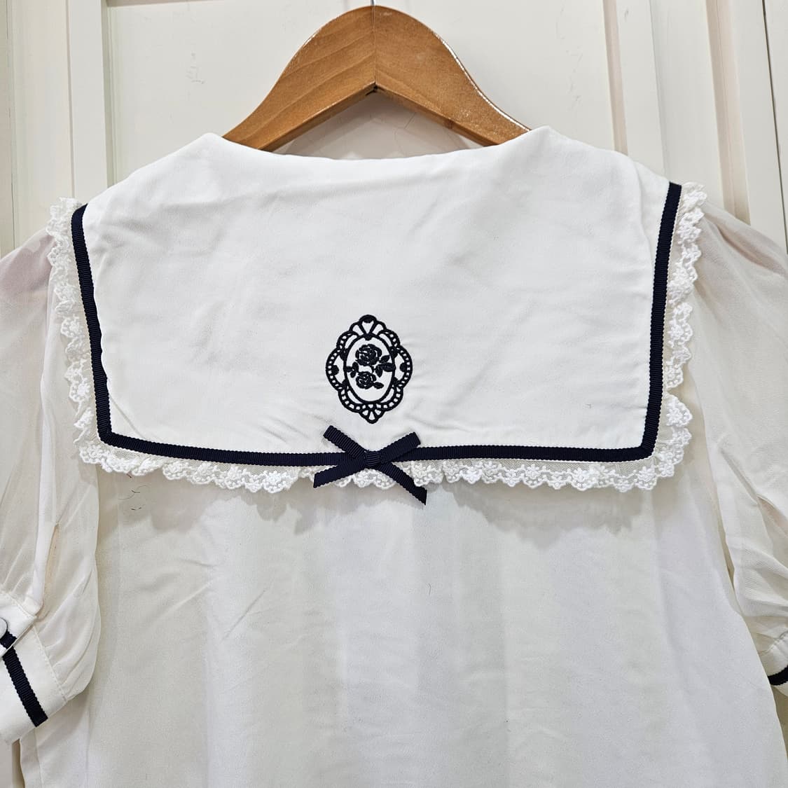 (Axes Femme Poetique)세일러카라 리본 프릴 블라우스 상품이미지7