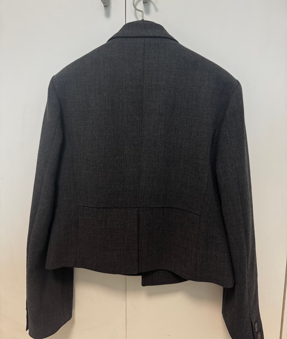 MOAT 모우트 3버튼 크롭 자켓 (더스트 그레이) 상품이미지4