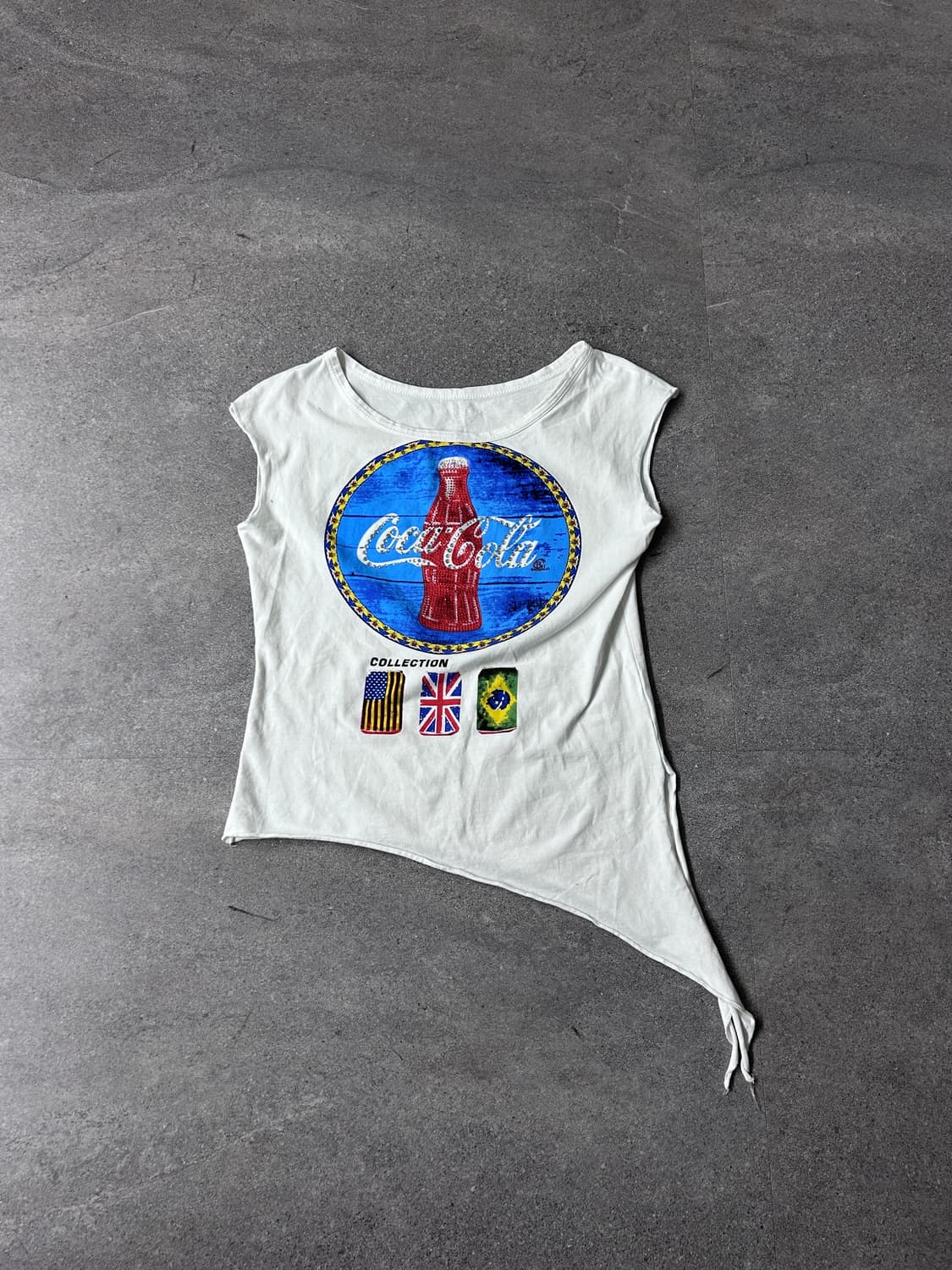 Coca Cola Asymmetric Graphic Top 상품이미지5