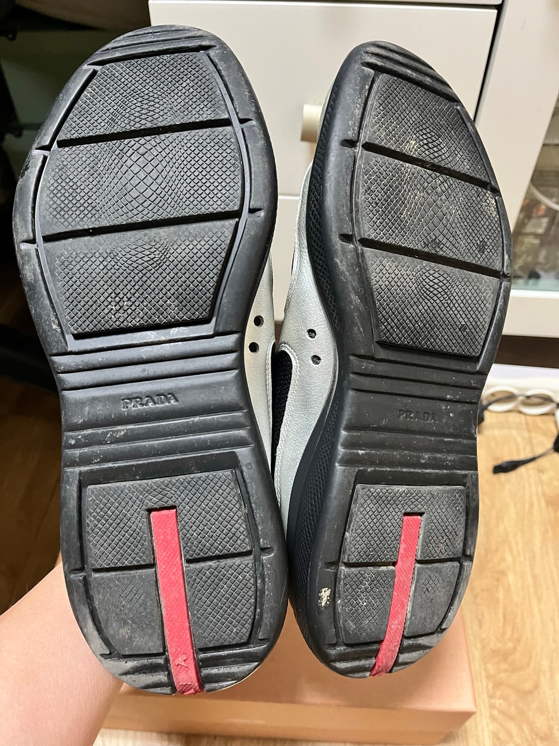 프라다 아메리카컵 실버 블랙 8사이즈 판매 상품이미지6