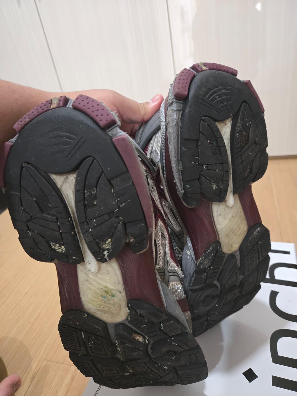 발렌시아가 뉴 러너 버건디 43 사이즈 판매합니다 상품이미지4