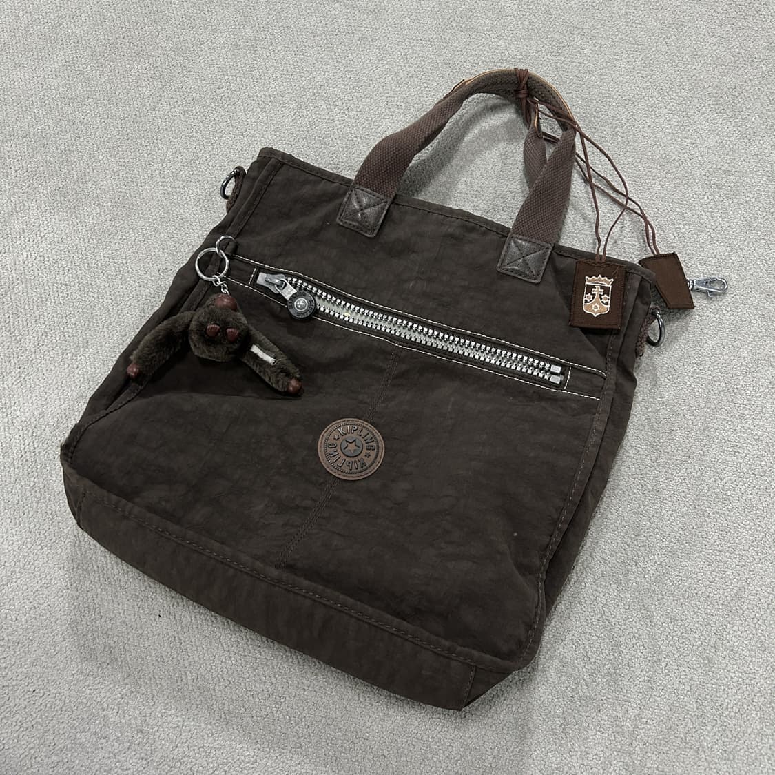 키플링 브라운 토트백 + 키링 상품이미지1