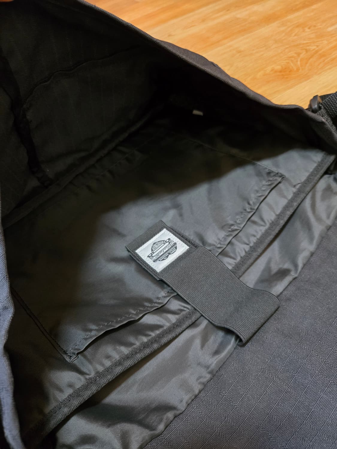 칼하트 블랙 메신저 백 상품이미지7