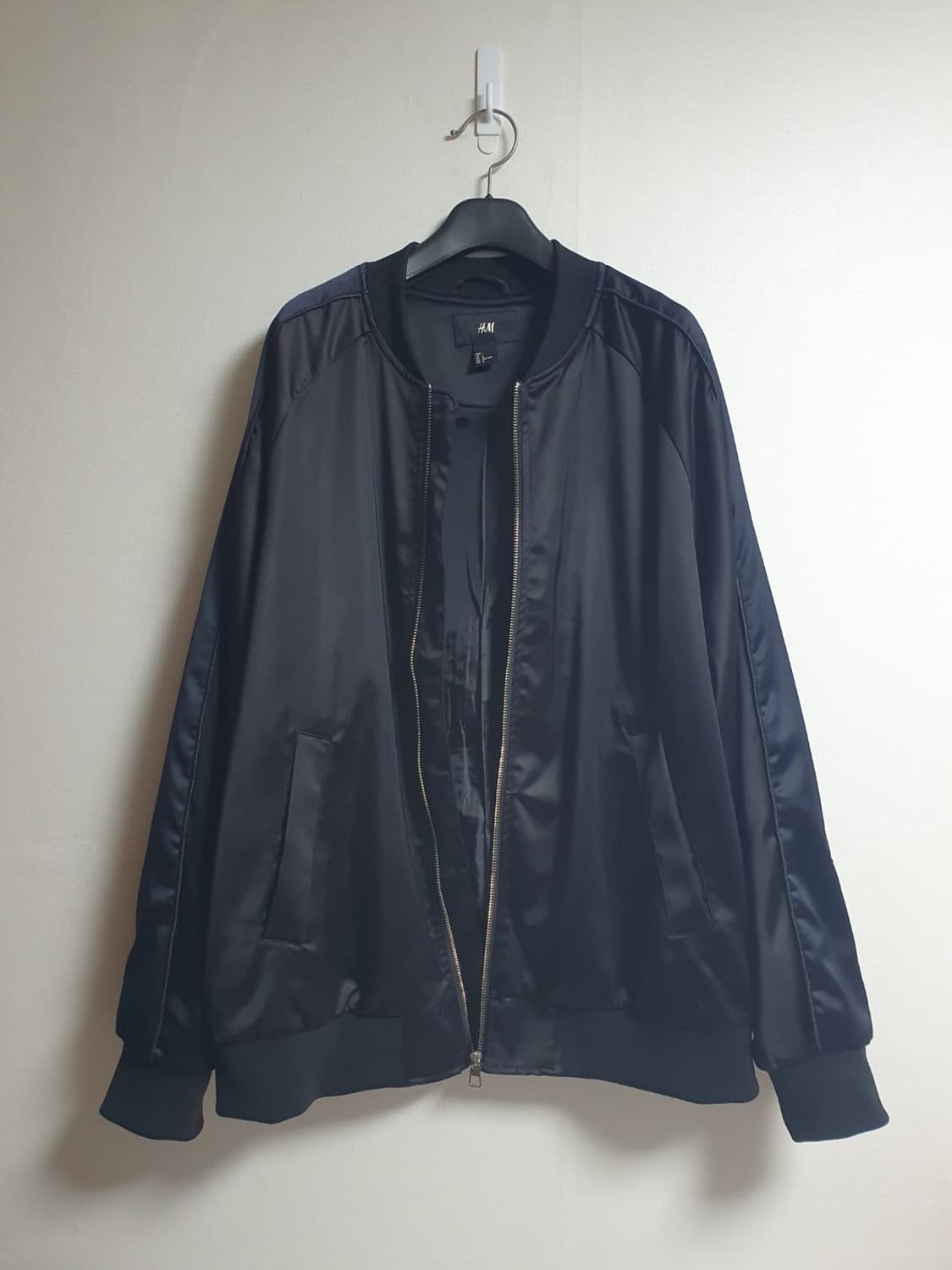 H&M 백자수 새틴 봄버자켓 블랙 L 상품이미지3